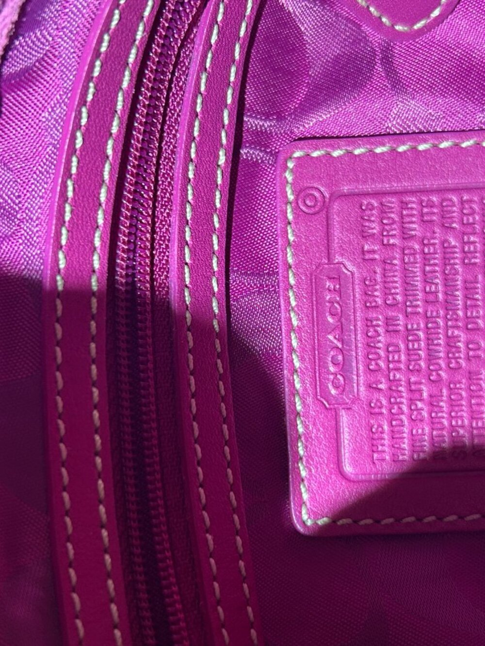 Vintage hot pink suede and leather Coach shoulder bag - Picture 4 of 4
